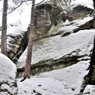 Skalní bludiště Kalich pod sněhem