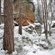 Skalní bludiště Chléviště pod sněhem