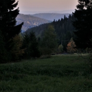Výhled do kraje nedaleko vrcholu Súľov v Beskydech