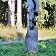 U čerstvé vody - dřevěná socha na cyklotrase ze Starých Hamrů na Bílý Kříž