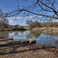 Bezejmenná vodní plocha, u níž se dá nechat auto