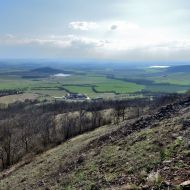 Stoupání na 0blík - pohled k Červenému vrchu a Dobroměřickému rybníku