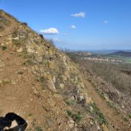 Stoupání na 0blík - pohled směrem k Harmburku a Řípu