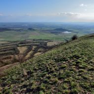 Výhled z vrcholu Oblíku  směrem k Červenému vrchu