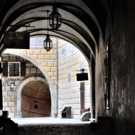 III. a IV. zámecké nádvoří zámku Český Krumlov bez lidí