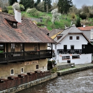 Český Krumlov u řeky