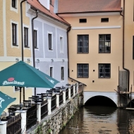 Český Krumlov u řeky