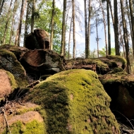 Skály u Obřích postelí na Kutnohorsku