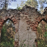 Umělá zřícenina Libuše u Kačiny na Kutnohorsku