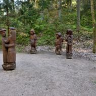 Velnias gegužinėje | Čert na květnové vycházce , Šokėjai | Tanečníci, Dūdorius | Dudák, Smuikininkas | Houslista, Grojantis armonika | Harmonikář, Būgnininkas | Bubeník