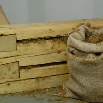 Valašské muzeum v přírodě -Dřevěné městečko - Expozice "Jak stavěli naši předkové" v sýpce z Prostřední Suché