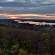 Pálava - zřícenina hradu Děvičky a západ slunce