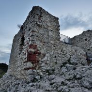 Pálava - zřícenina hradu Děvičky