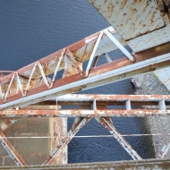 Železná konstrukce železničního mostu nad Orlíkem u Červené
